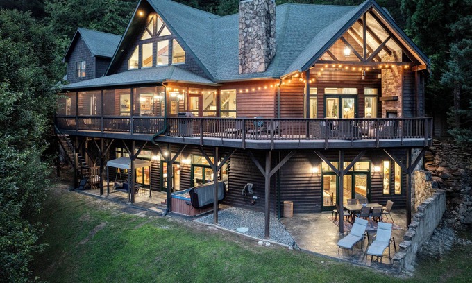 Blue Ridge Cabin | Relaxing Toccoa River Lodge with Private Pool, Near Blue Ridge