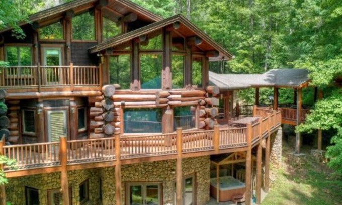 Blue Ridge Cabin | Riverfront Log Cabin Stay in Aska Adventure Area