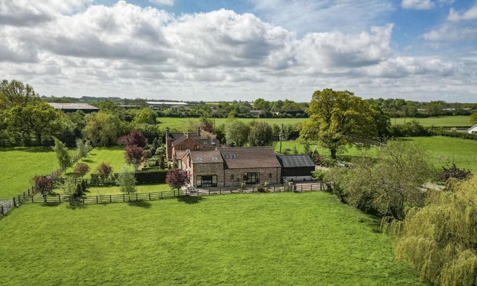 Cattal House | Family-Friendly Retreat at Tockwith Lodge Barn