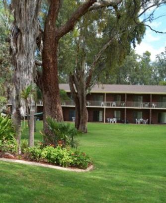 Tocumwal Resort | Relax at Tocumwal Golf Resort with Pool and Family Amenities