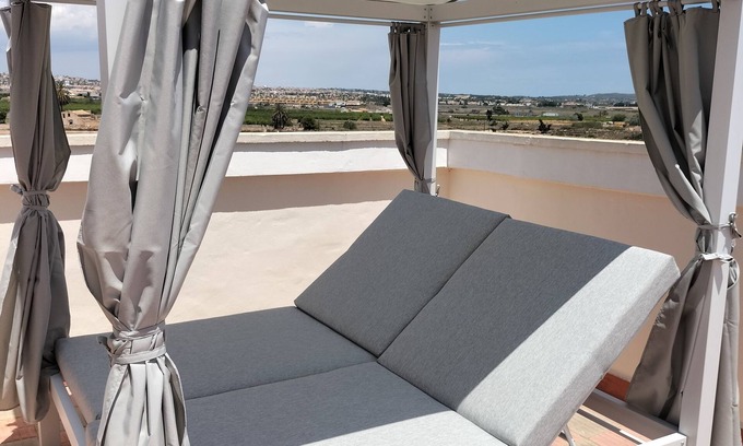 Rojales Bed & Breakfast | Exceptional Todo Cambia: Family-Friendly with Pool & Breakfast