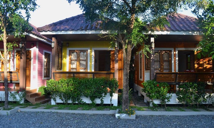 Nakhon Nayok Hotel | Family-Friendly Toffee House Resort with Breakfast & Kitchen