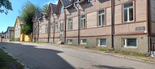 Kokkola Apartment | Cozy Toimisto-Majoitus B: Pet-Friendly with Kitchen Amenities