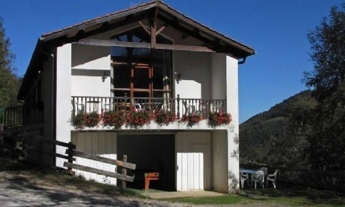 Valcarlos Cottage | Spacious Toki Ona Cottage for 22 with Oceanfront Views