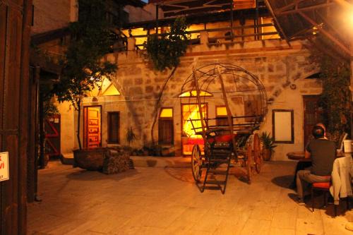 Avanos Hotel | Pet-Friendly Retreat at Tokmak Konukevi with Hot Tub