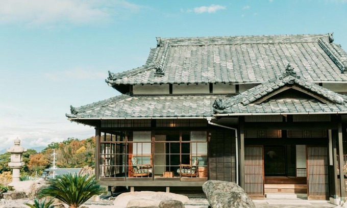 Ieura House | King Villa: Family-Friendly Retreat with Stellar Reviews