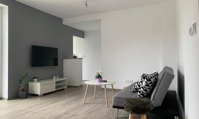 Pardubice Apartment | Cozy Tolarova Apartmán: Pet-Friendly with Breakfast Included