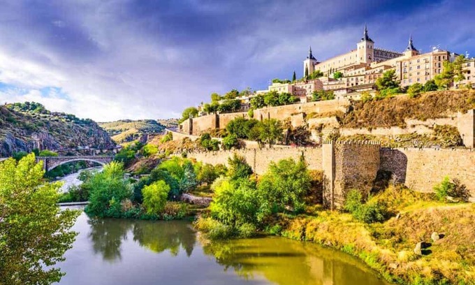Villamiel de Toledo Apartment | Family-Friendly Hotel in Toledo: Breakfast Included & Pet Friendly