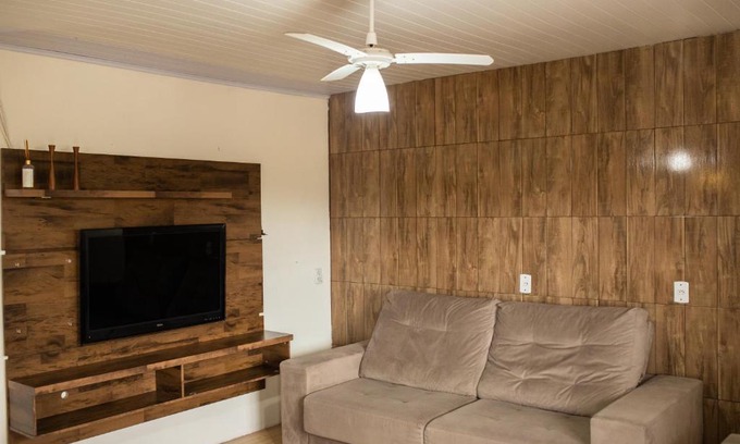 Sao Francisco de Paula Apartment | Toledo's House: Family-Friendly Stay with Pet Amenities