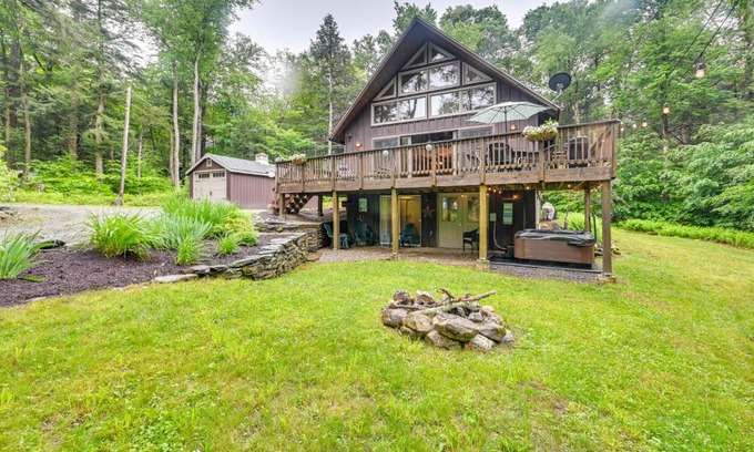 Tolland House | Pet-Friendly Tolland Cabin with Private Hot Tub - 10/10 Rating