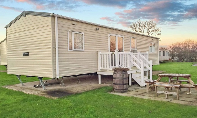 York House | Cozy Caravan with Lake View and Family-Friendly Amenities