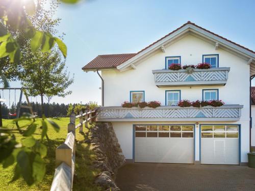 Ingenried House | Scenic Bavarian Farmhouse with Alpine Views for Families