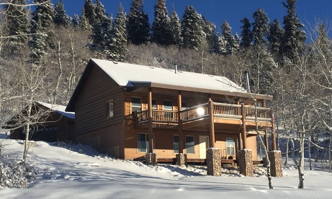 Tollgate Canyon House | Pet-Friendly Tollgate Canyon Cabin for 10 Near Park City