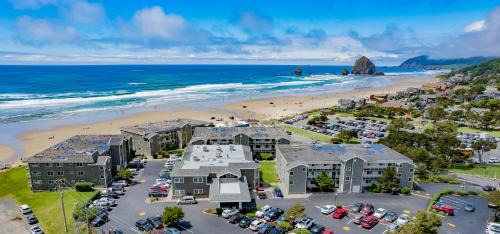 Tolovana Park Apartment | Relax at Tolovana Inn: Oceanfront Oasis with Pool & Pet-Friendly