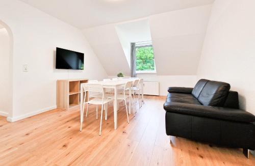 Alt-Hamborn Apartment | RAJ Living - 4-Star Rated Apartments for Your Getaway
