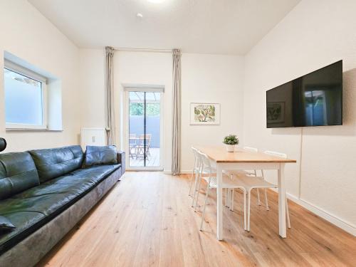 Alt-Hamborn Apartment | RAJ Living - Inviting 4-Room Apartment with Terrace