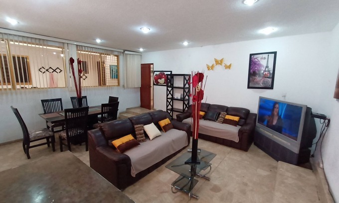 Toluca City-Centre House | Discover Toluca Centrica House: Pet-Friendly & Spa Amenities
