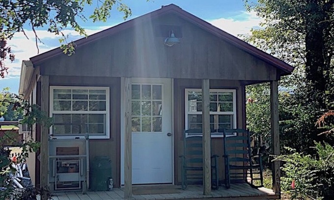 Hamersville Cabin | Experience Tom & Jerri's Cozy Lakefront Cabin Getaway