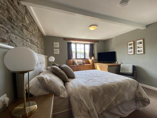 Tregaron Bed & Breakfast | Pet-Friendly Retreat at Tom's of Tregaron - Guest Rated 9.2