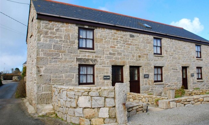 Penryn Cottage | Idyllic Tom Thumb: Family-Friendly Retreat Near Falmouth