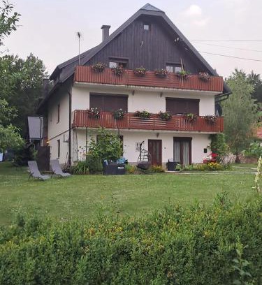 Jezerce House | Discover TOMLJANOVIĆ: Family-Friendly with Top Ratings!