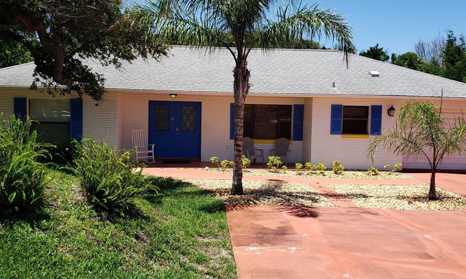 New Smyrna Beach House | Tommy Bahama Lifestyle Beach House: Steps to the Sand