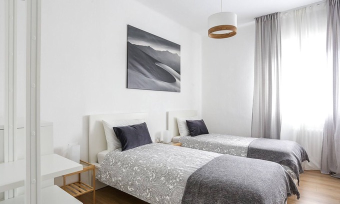 Carpenedo Apartment | Exceptional Tommy's Flat: Family-Friendly with Kitchen Amenities