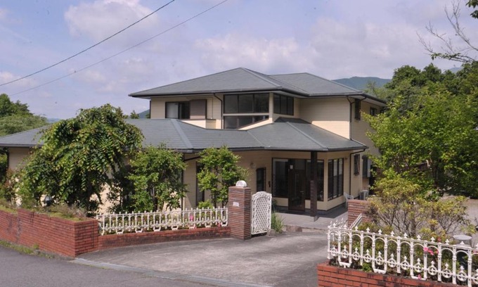 Yufuin Onsen House | Tomomi Sanso: Pet-Friendly Retreat with Hot Tub & Top Reviews