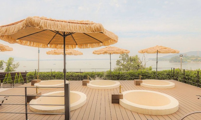 Namhae Hotel | Relax at Tomonoya Signature Ryokan with Pool & Breakfast