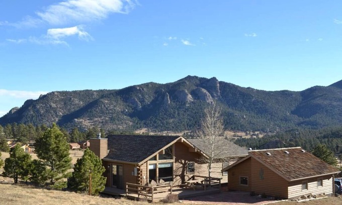 Carriage Hills House | Exceptional Tonahutu Home with Kitchen and Breakfast Included