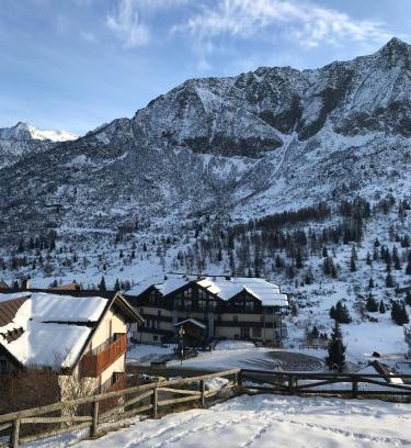 Passo del Tonale Apartment | Budget-Friendly TONALE 3: Pet and Child Friendly Retreat