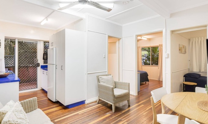 Coolangatta Apartment | Pet-Friendly Tondio Terrace Flat: Steps to the Beach