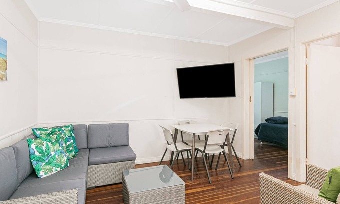 Coolangatta Apartment | Cozy Tondio Terrace Flat 5 - Pet Friendly, Steps to Beach