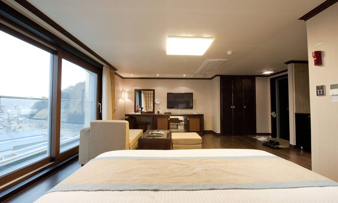 Chungmu Hotel | Experience Tongyeong Anchovy Tourist Hotel: Great Amenities Await