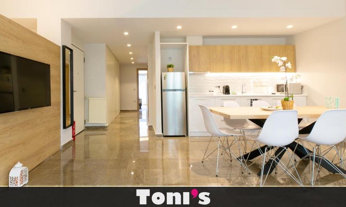 Pangrati Apartment | Unforgettable Stays Await at TONI'S – 4-Star Excellence!