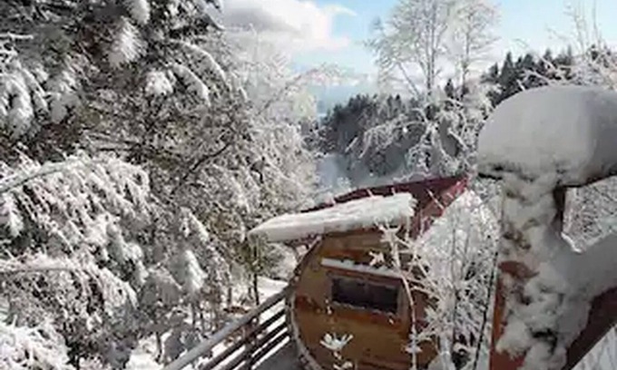 Mijoux Cabin | Discover Tonneau Col de la Faucille: Spa & Pet-Friendly Stay
