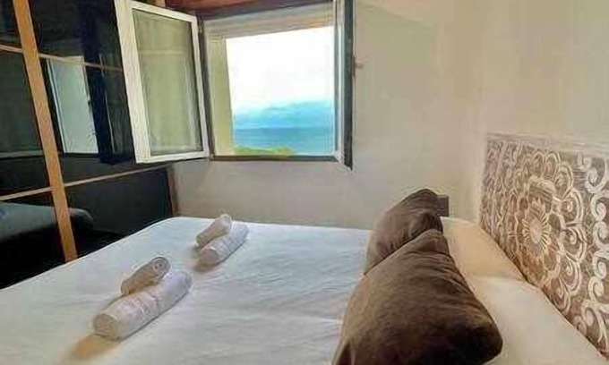 Bermeo Apartment | Scenic Tonpoi Etxea: Family-Friendly Apartment with Ocean Views