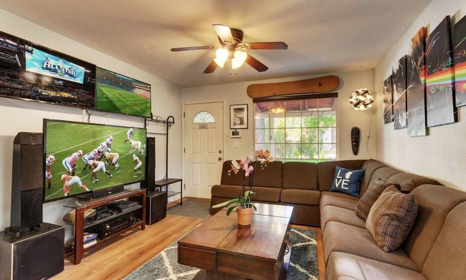 South Lake Tahoe House | Explore Tonto's Casa: Family-Friendly Stay with Spa & Hot Tub