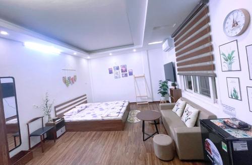 Long Bien House | Cozy Stay at Tony's Homestay: Spa & Family-Friendly Amenities