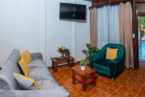 Barrio Dora House | Family-Friendly Stay at Tony's House #2 - Guest Rated 9.7