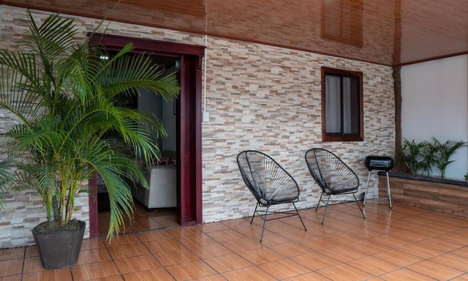 Barrio Dora House | Guest Rated 9/10 at Tony's House – Pet & Child Friendly Stay
