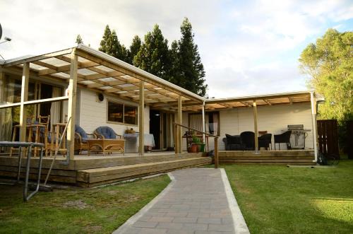 Te Rangiita Bed & Breakfast | Welcoming Tony's Lodge: Pet-Friendly with Breakfast Options