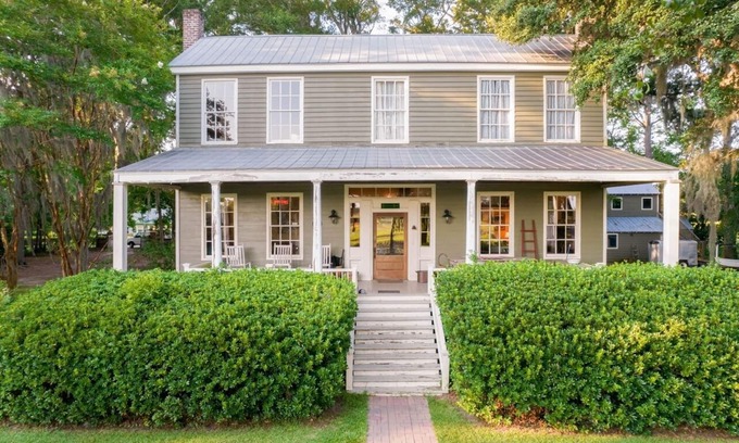 Charleston County Other | Discover Toogoodoo River Farmhouse by the Scenic Bluff