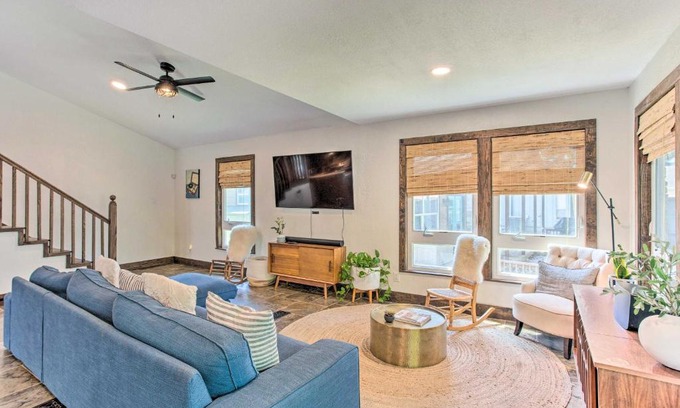 Tool House | Inviting Waterfront Retreat in Tool Dock with Hot Tub