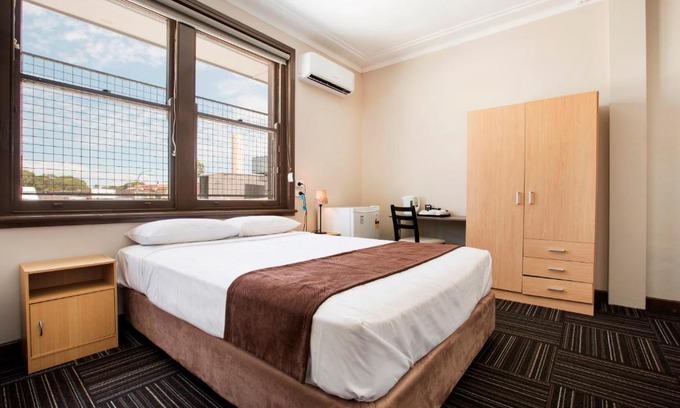 Toongabbie Hotel | Budget-Friendly Stay at Toongabbie Hotel with Breakfast