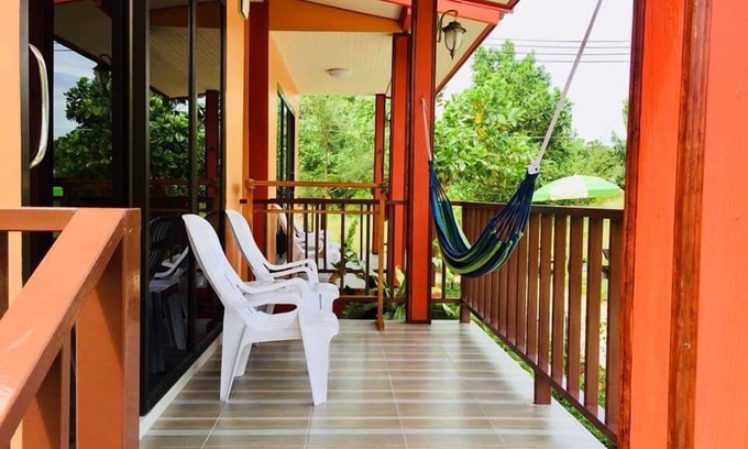 Ko Lanta Hotel | Guest Rated: Toongyoong Longbeach Resort with Family Amenities