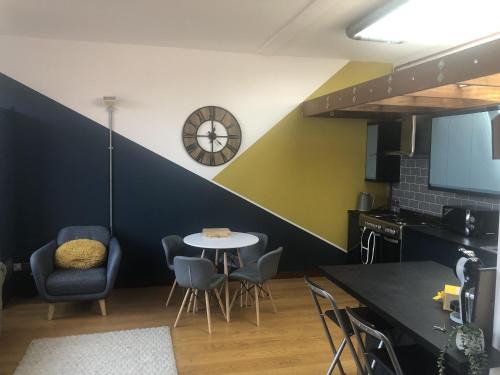 Ipswich Apartment | Toothbrush Apartments - Central Ipswich Awaits Your Stay