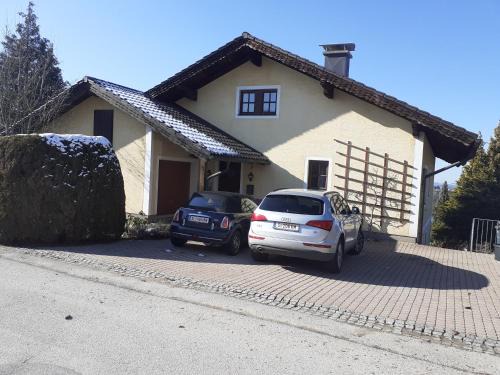 Henndorf am Wallersee Apartment | Oceanfront Top Apartment with Breakfast & 9.2/10 Rating