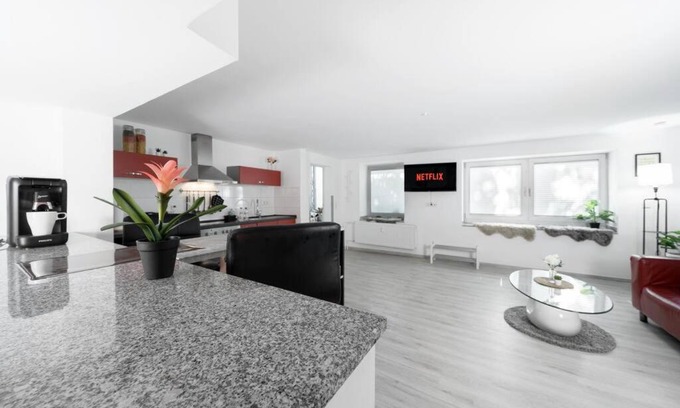 Friedrichstadt Apartment | Pet-Friendly Hotel with Netflix & Wi-Fi in City Center