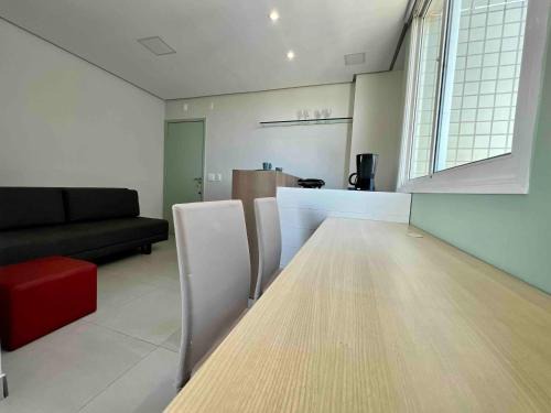 Estoril Apartment | Oásis Urbano: Oceanfront Paradise with Pool & Breakfast